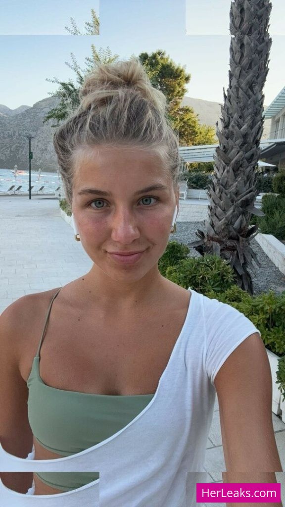 Aniela Leon - Image 279