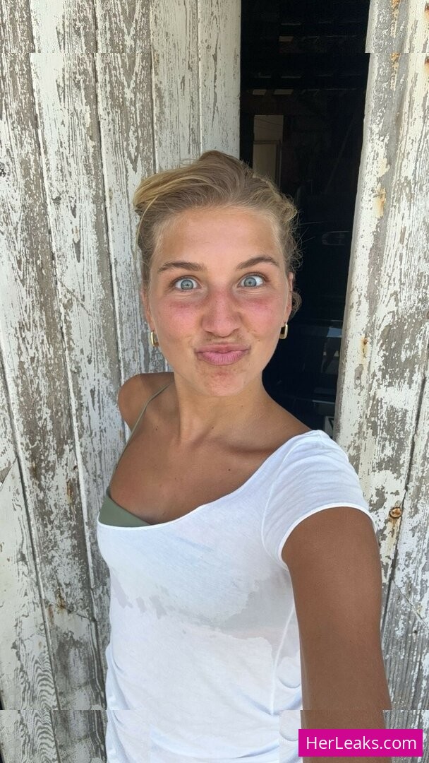 Aniela Leon - Image 275