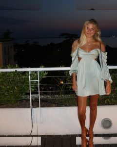 Aniela Leon - Image 731