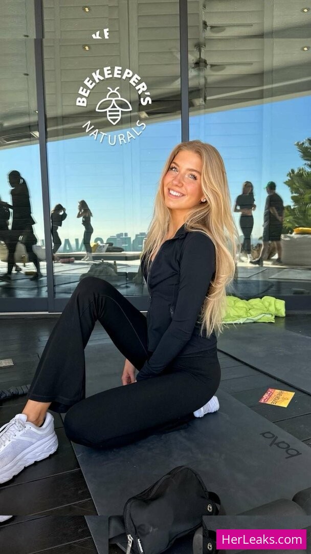 Aniela Leon - Image 175