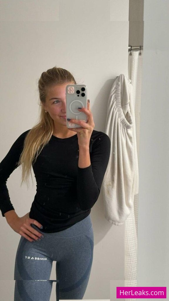 Aniela Leon - Image 115