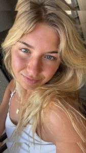 Aniela Leon - Image 612