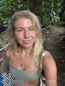 Aniela Leon - Image 599