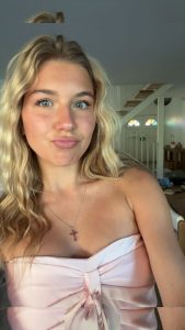 Aniela Leon - Image 498