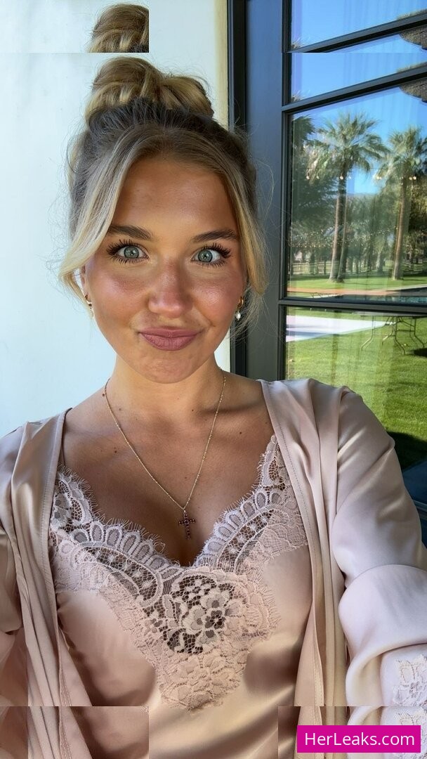 Aniela Leon - Image 174