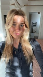 Aniela Leon - Image 403