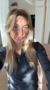 Aniela Leon - Image 401