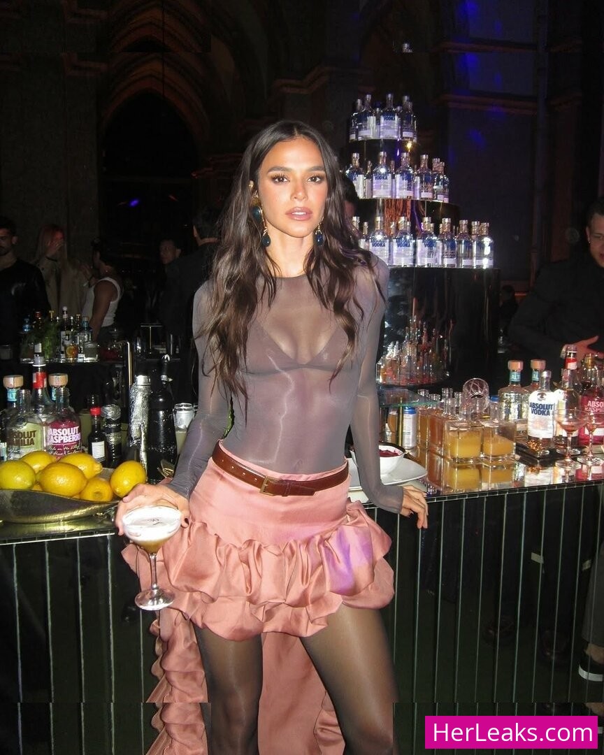 Bruna Marquezine - Image 359