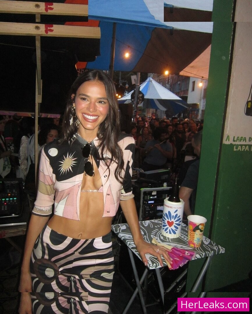 Bruna Marquezine - Image 240
