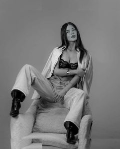 Clarissa Bea - Image 100