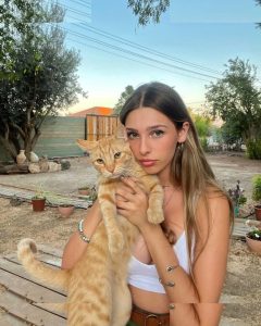 Ella Netzer - Image 94