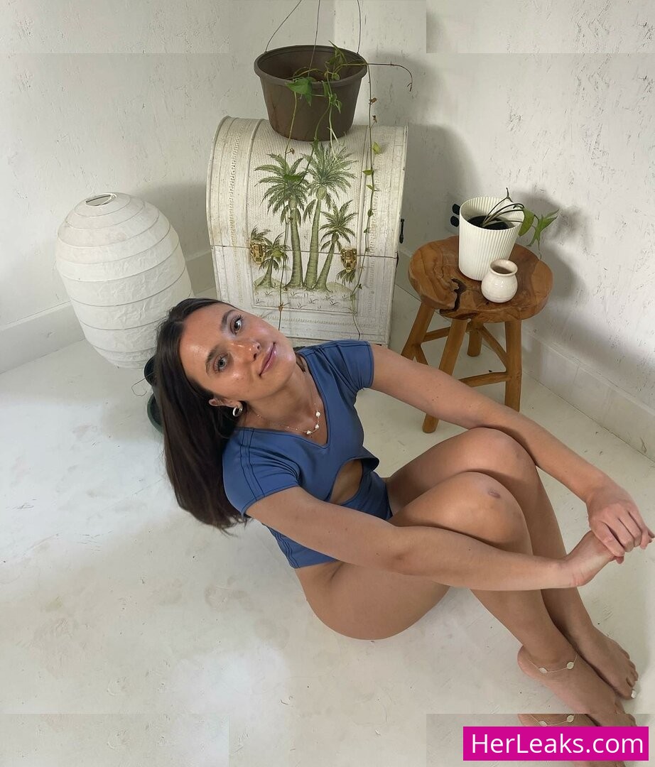 Hannah Meloche - Image 122