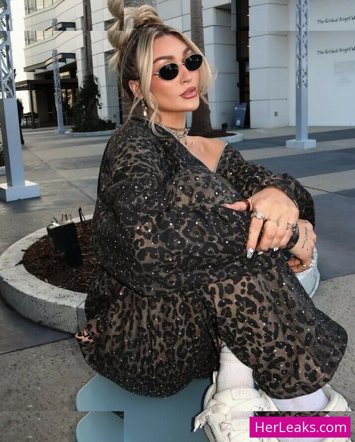 Izzi Dame - Image 81
