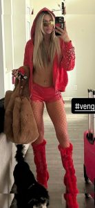Izzi Dame - Image 47