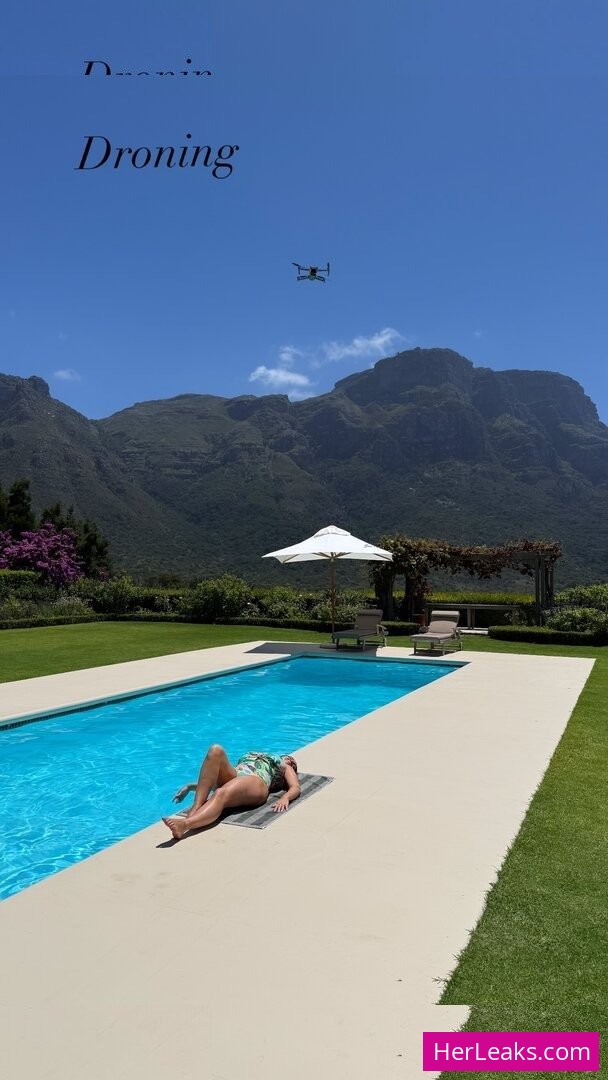 Kelly Brook - Image 359