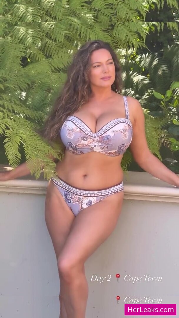 Kelly Brook - Image 358