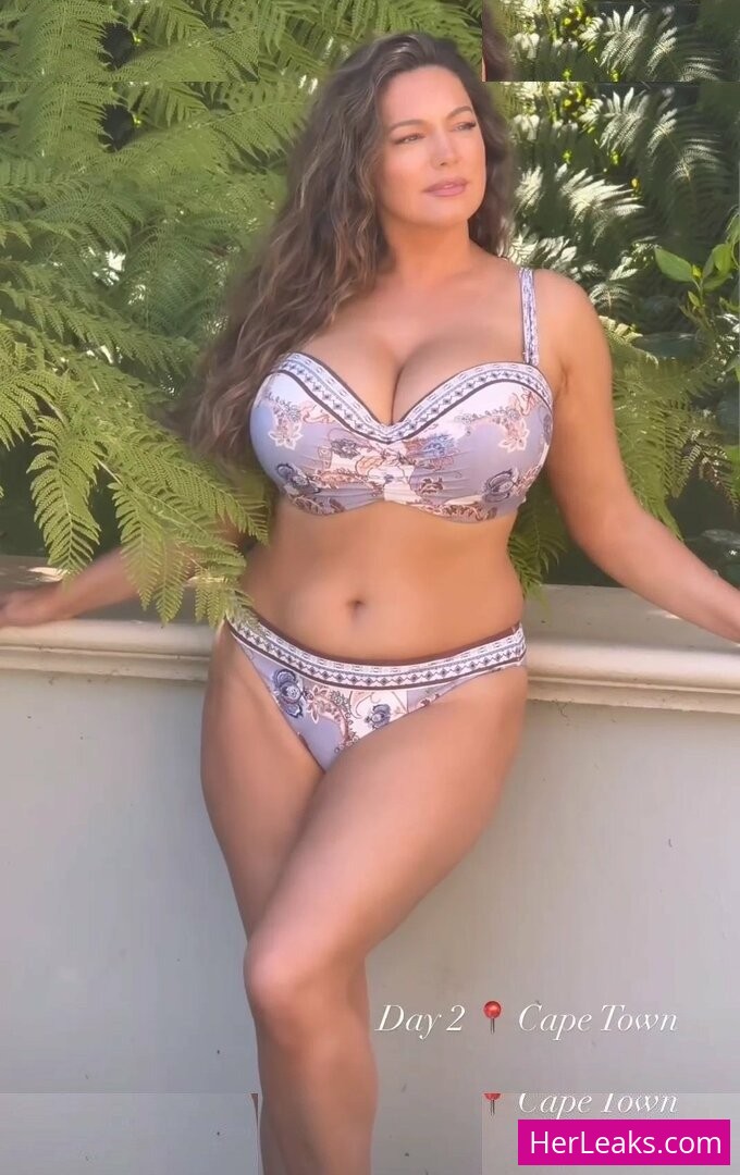 Kelly Brook - Image 355