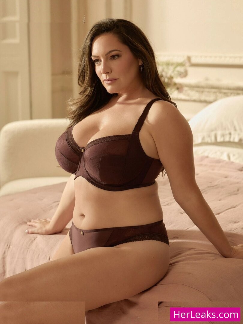 Kelly Brook - Image 274