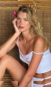 Klara Hellqvist - Image 48