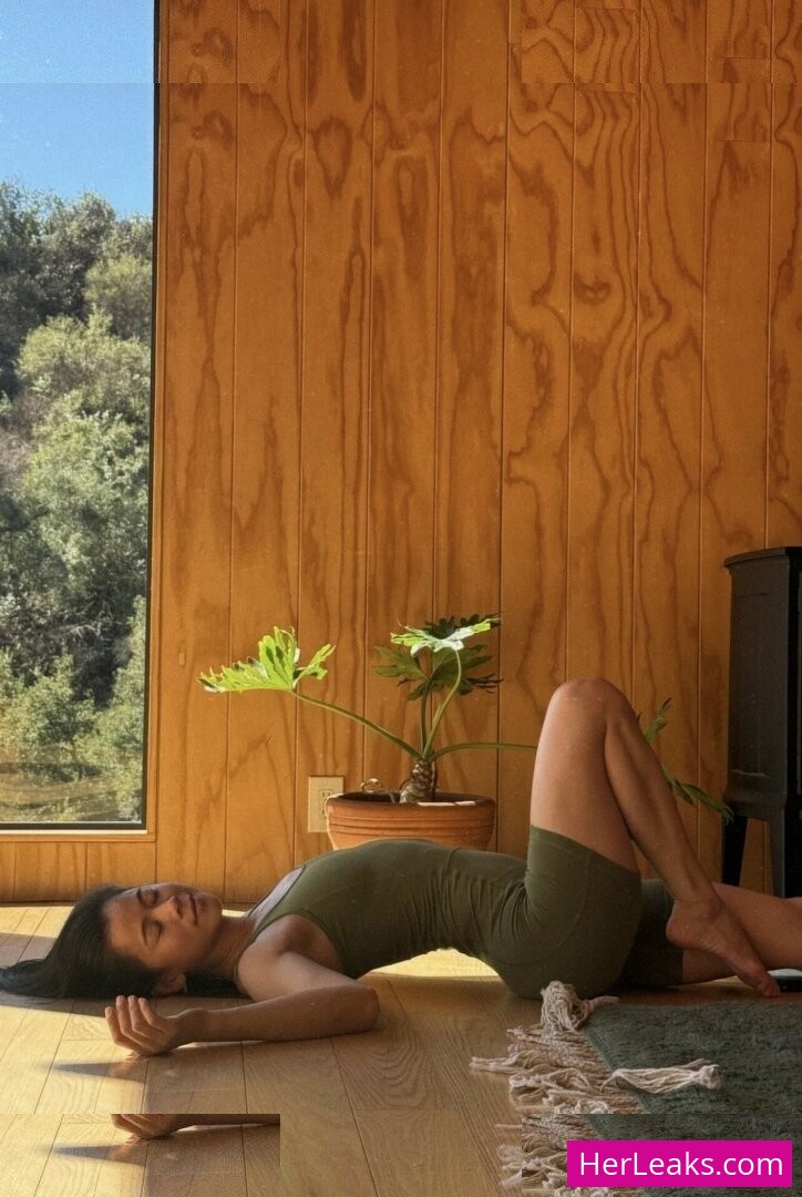 Leah Lewis - Image 25