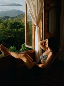 Leah Lewis - Image 14