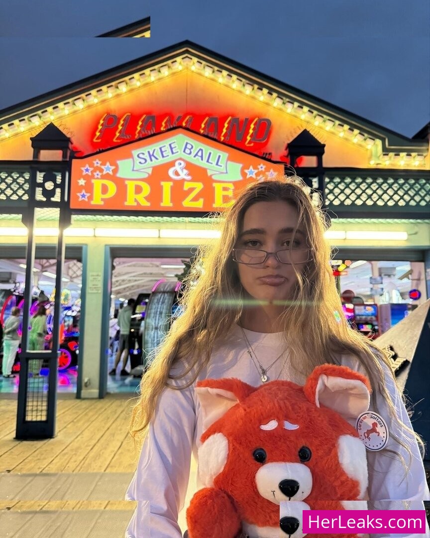 Lizzy Greene - Image 167
