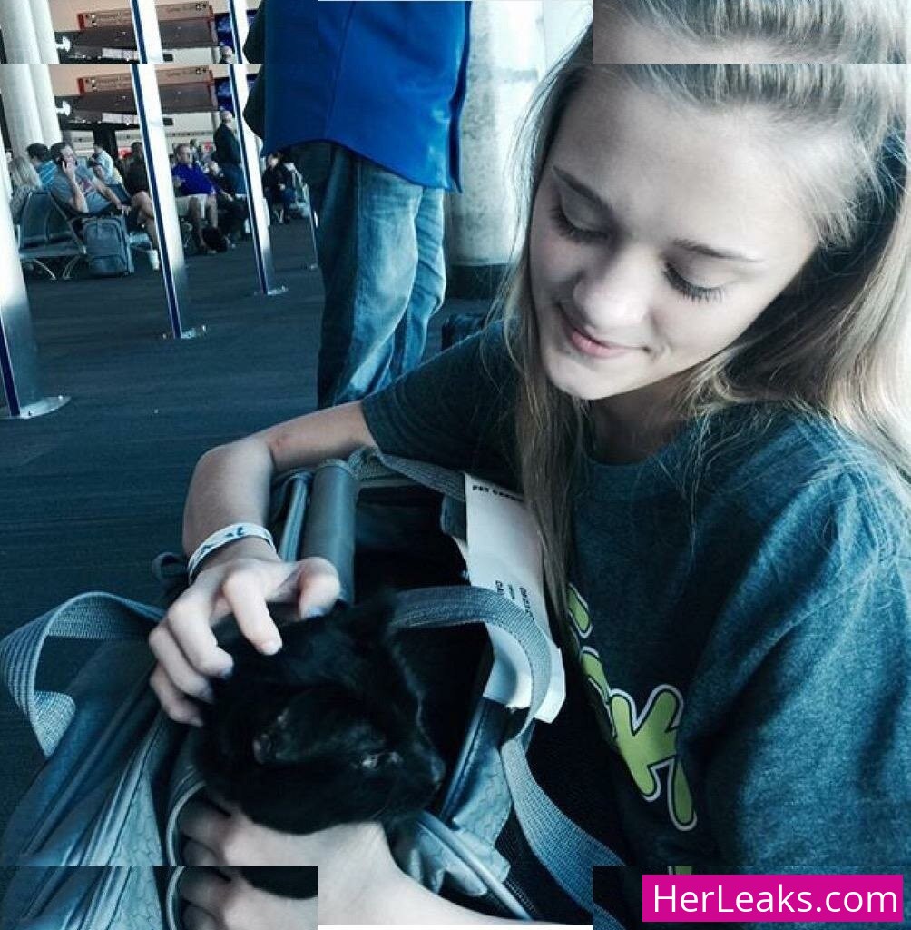 Lizzy Greene - Image 96