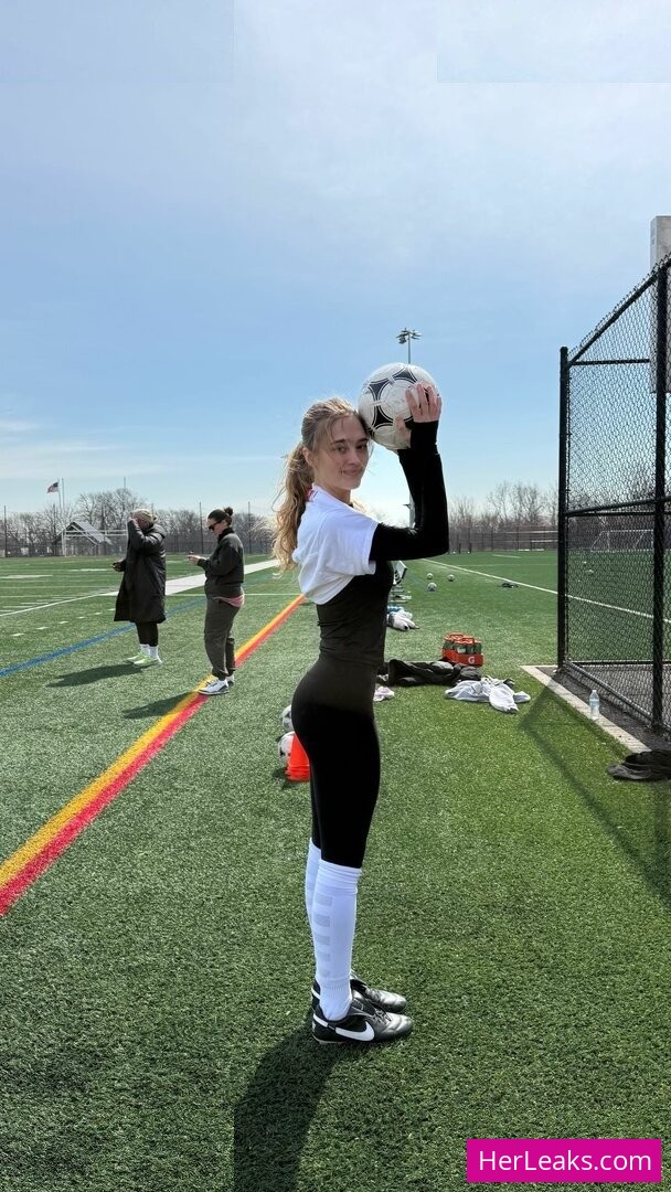 Lizzy Greene - Image 2
