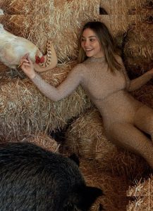 Madelyn Cline - Image 366