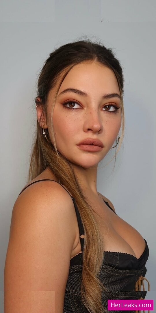 Madelyn Cline - Image 354