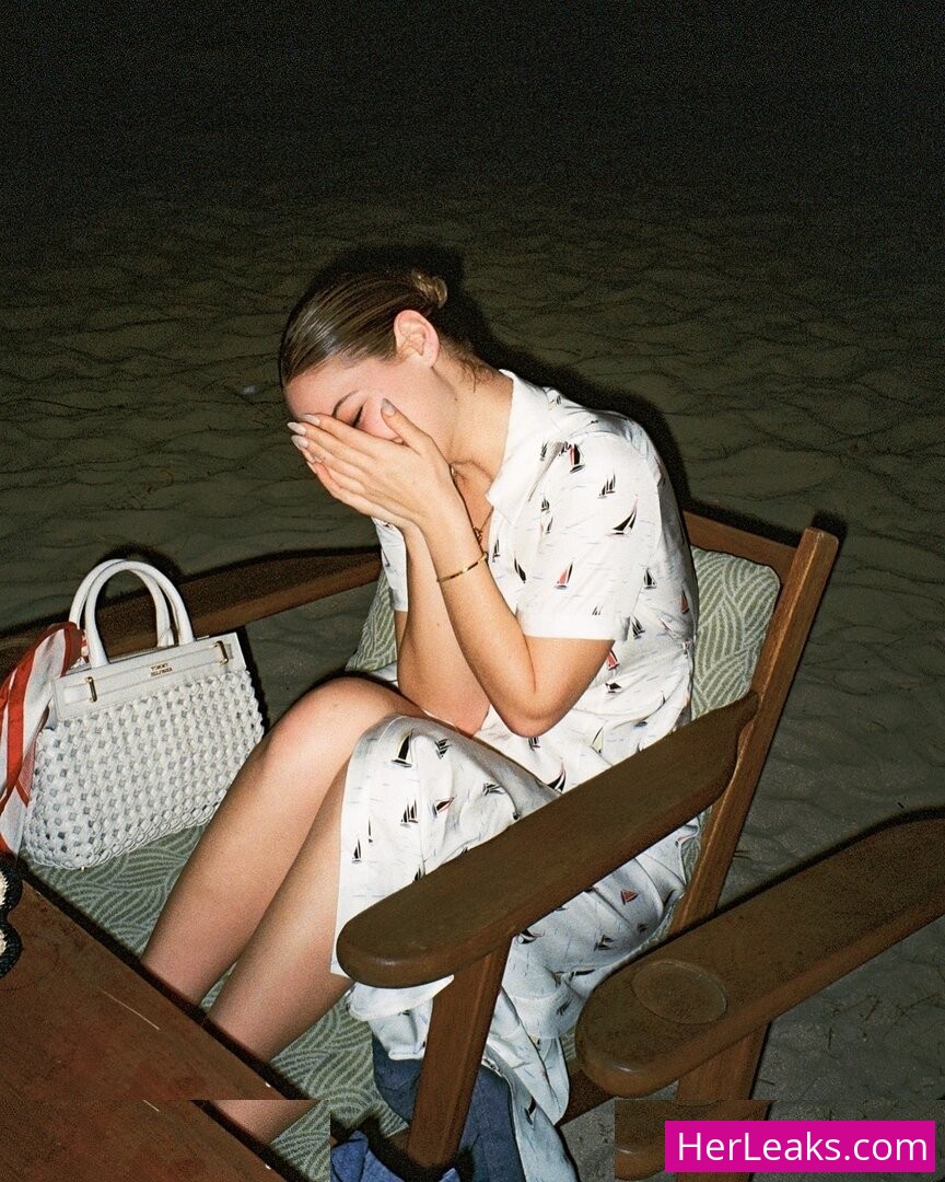 Madelyn Cline - Image 235