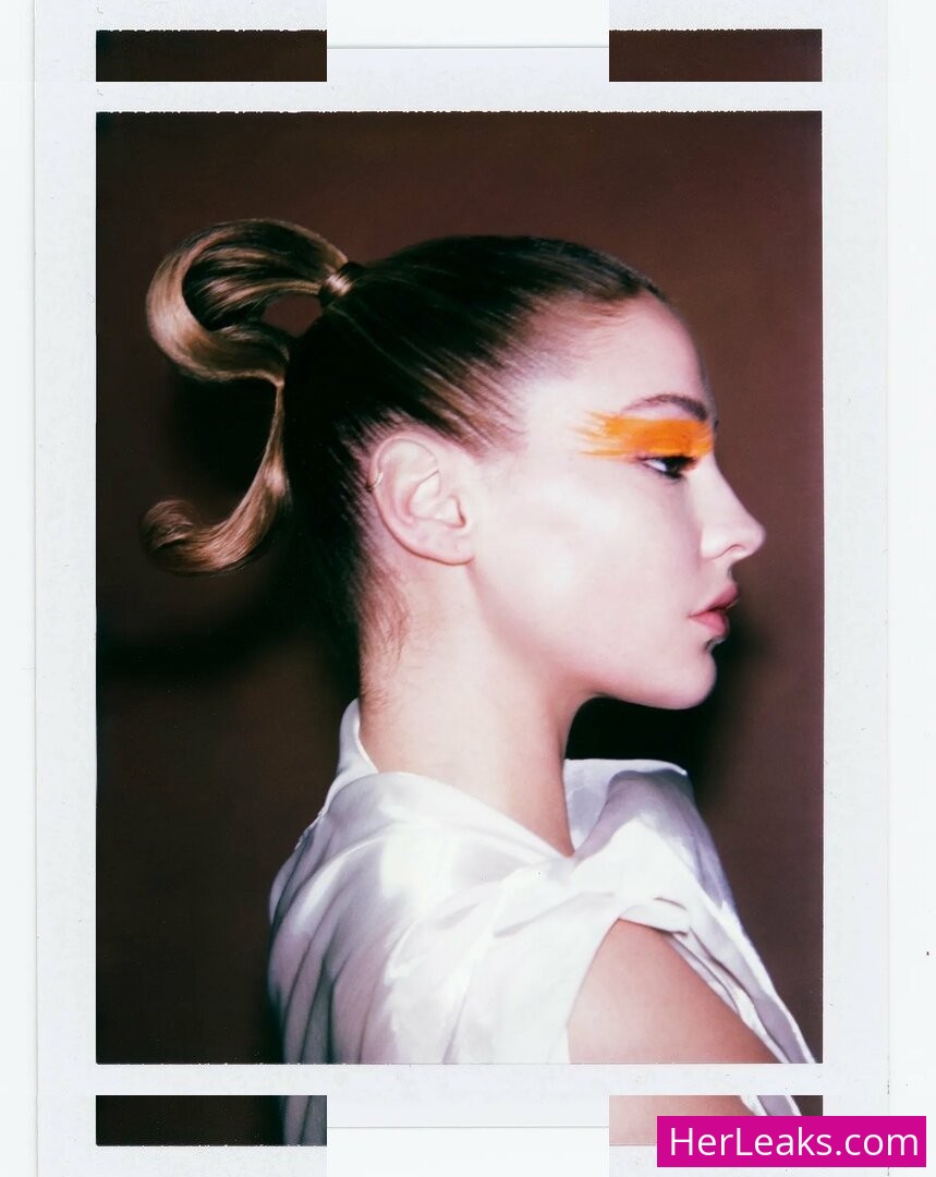 Madelyn Cline - Image 207