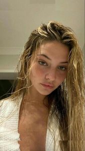 Madelyn Cline - Image 197