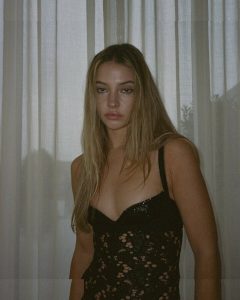 Madelyn Cline - Image 183