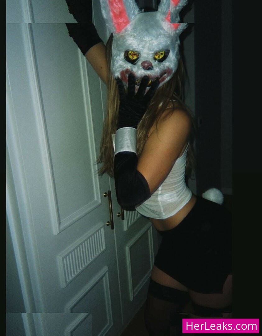Madelyn Cline - Image 128