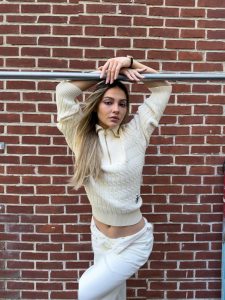 Madelyn Cline - Image 116