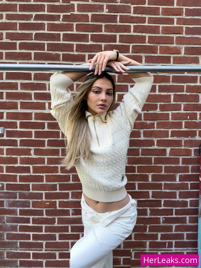 Madelyn Cline - Image 116