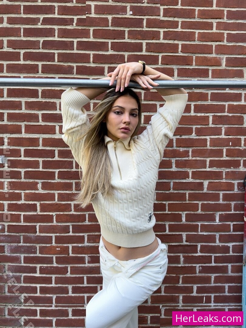 Madelyn Cline - Image 110