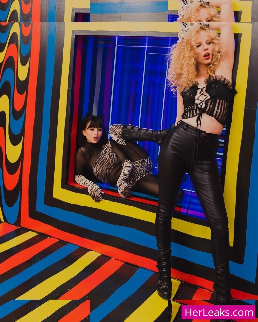 Malina Weissman - Image 307