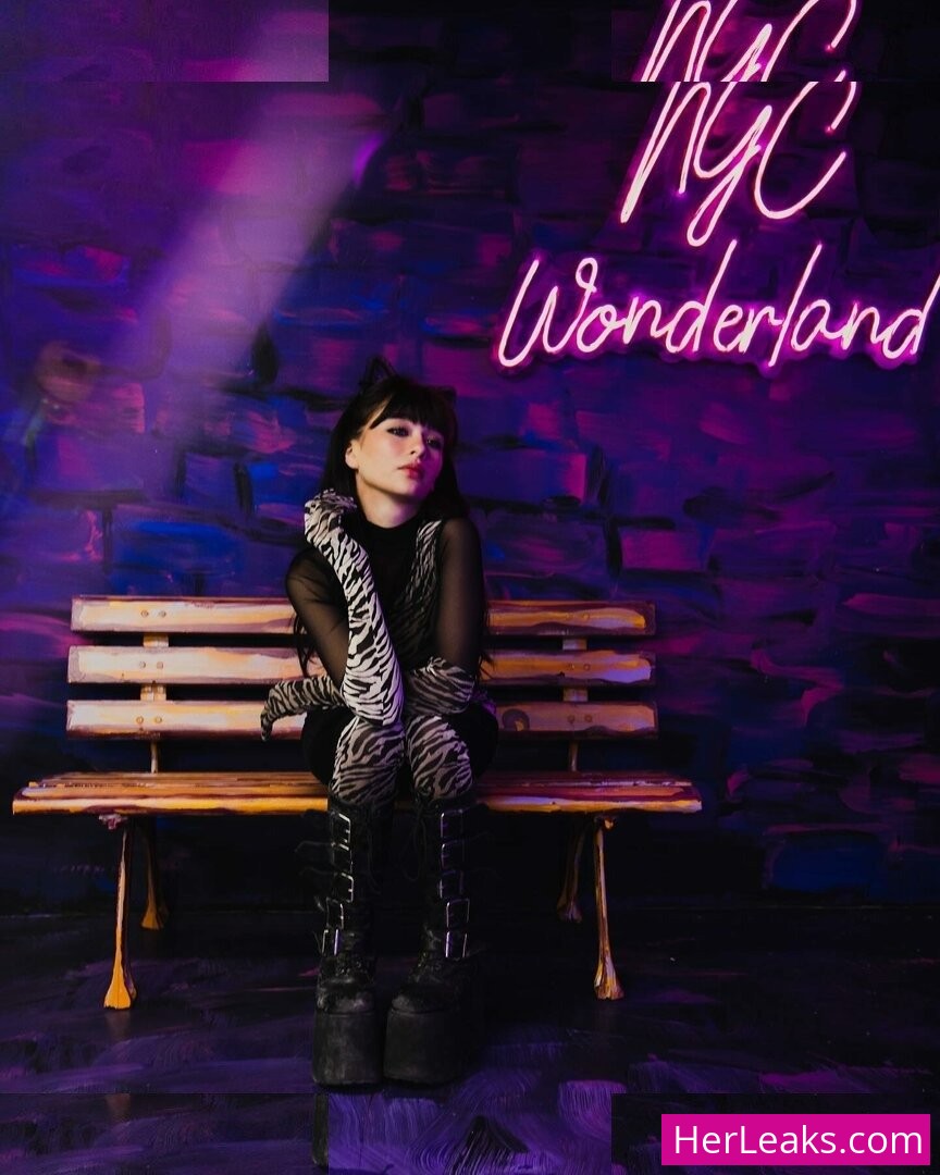 Malina Weissman - Image 303