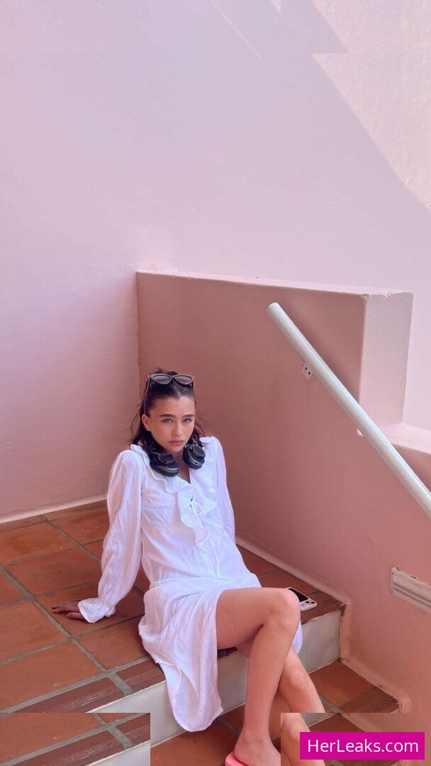 Malina Weissman - Image 295