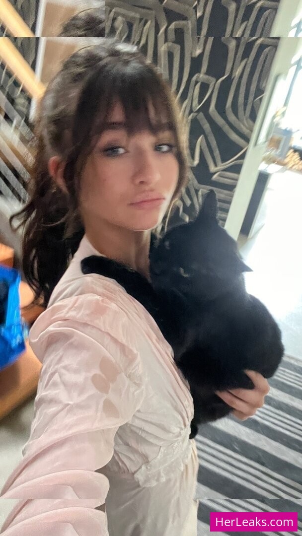 Malina Weissman - Image 293