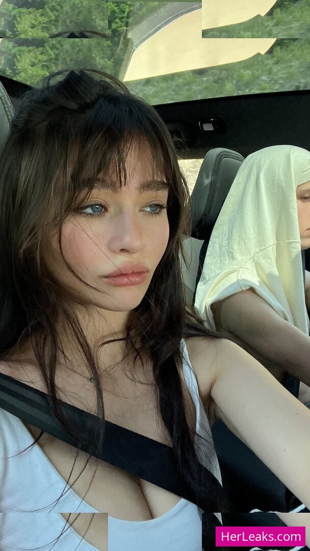 Malina Weissman - Image 271