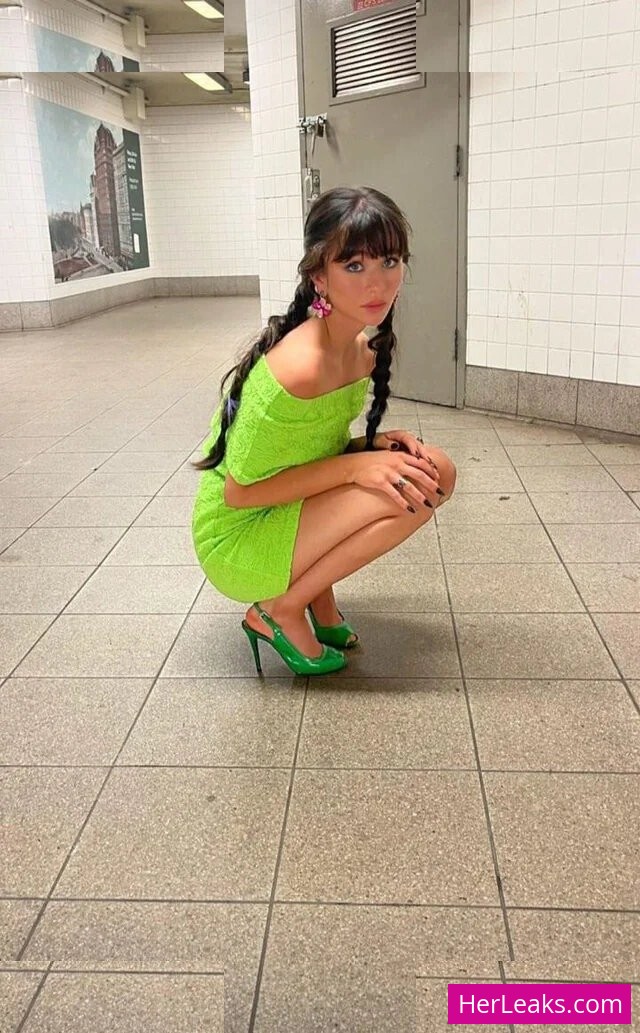 Malina Weissman - Image 263