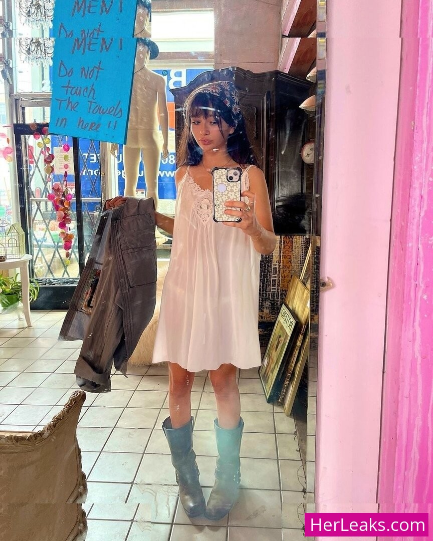 Malina Weissman - Image 211