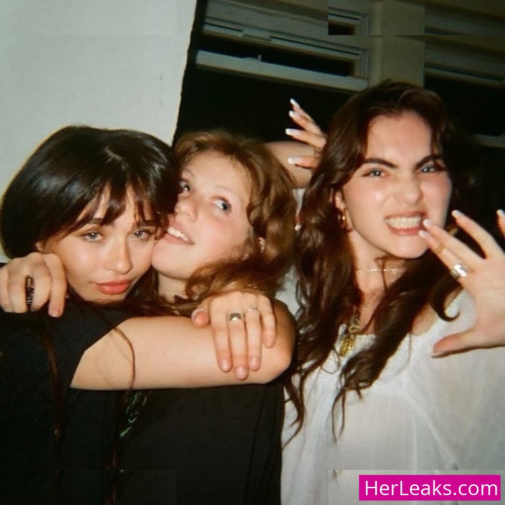 Malina Weissman - Image 141