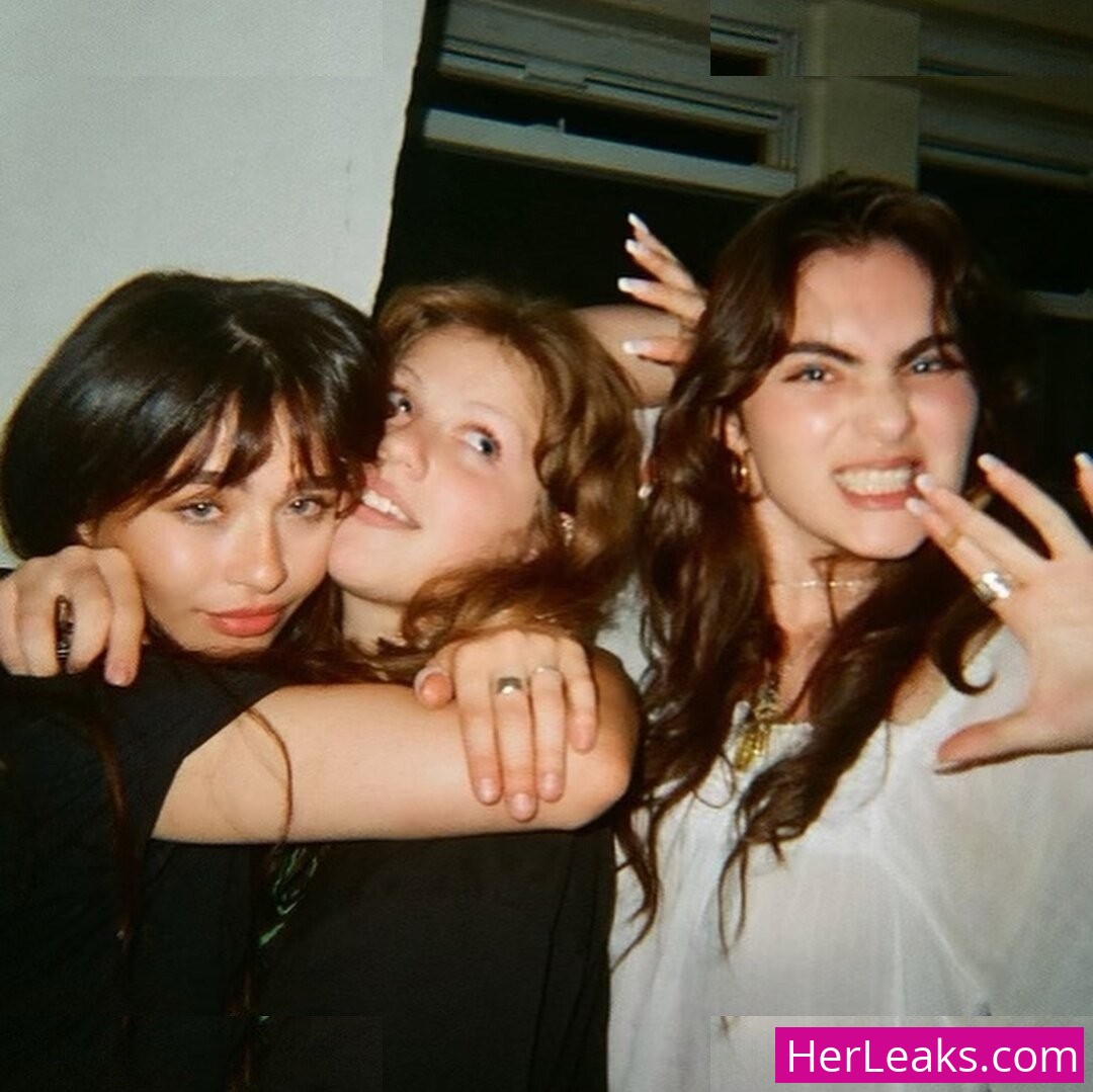 Malina Weissman - Image 141