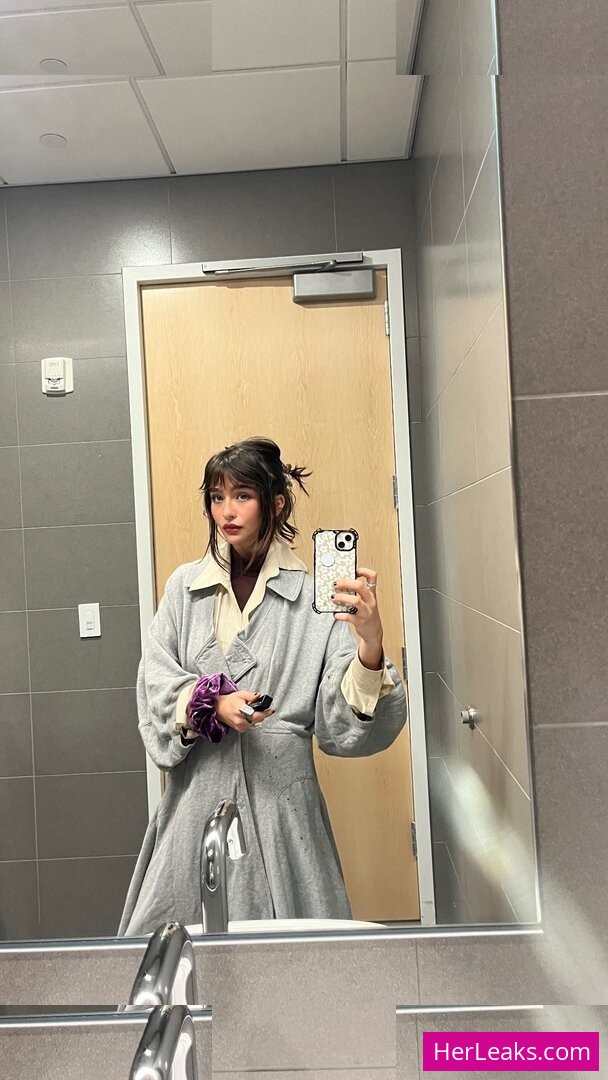 Malina Weissman - Image 104