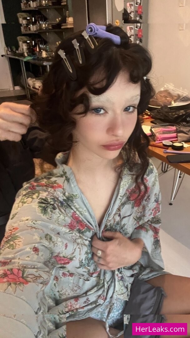 Malina Weissman - Image 86