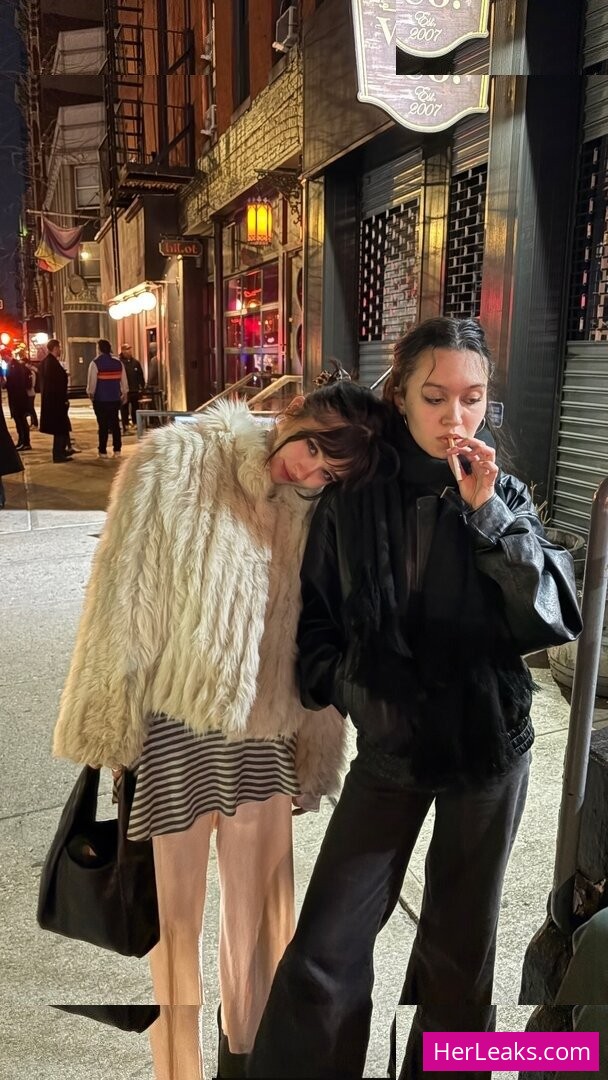 Malina Weissman - Image 76